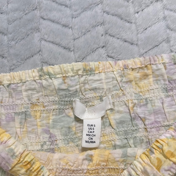 H&M SMOCKED OFF-THE-SHOULDER TOP Size S - Picture 2 of 5